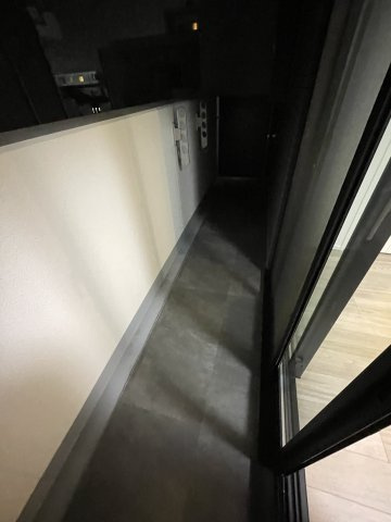 稲城市東長沼の賃貸マンションのバルコニー