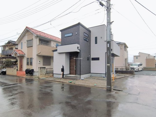 富士見市大字水子の新築一戸建の前面道路含む現地写真|周辺は低層住宅が建ち並ぶ穏やかな住環境。
浦和所沢バイパスにも近くお車での移動もスムーズです。