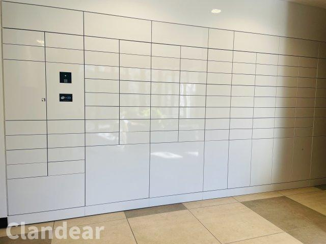 メイツ東綾瀬の設備|住まいの便利さを支える宅配ボックス。日々の小さな安心が積み重なり、アットホームな暮らしをそっと支えてくれます