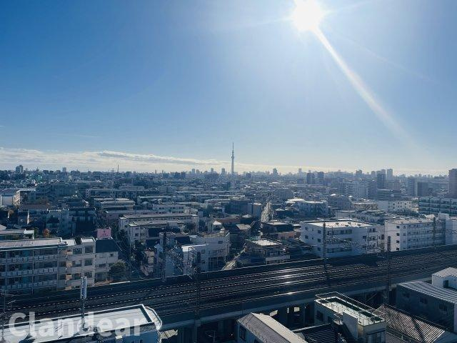 メイツ東綾瀬の展望|お部屋からは東京スカイツリーを望む開けた眺望。周辺の街並みが一望でき、暮らしの中に安心と広がりを感じられます