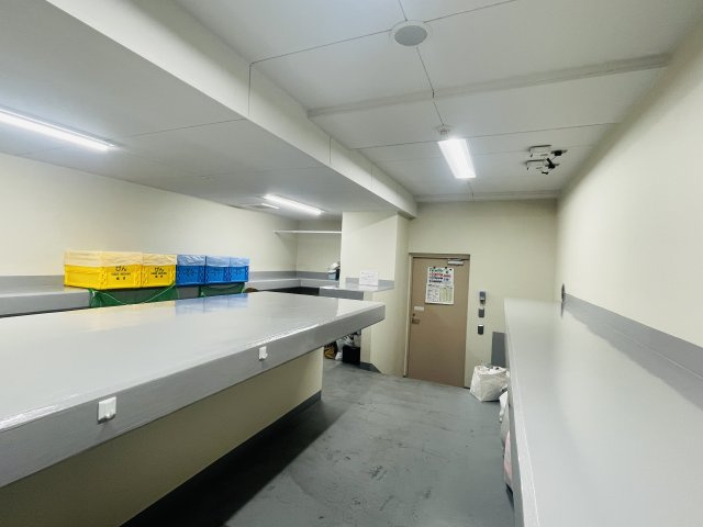 メイツ東綾瀬の設備|清掃が行き届いた屋内型のゴミ置き場は、管理体制の良さが感じられる設備。日々の暮らしに安心と快適さを添えてくれます