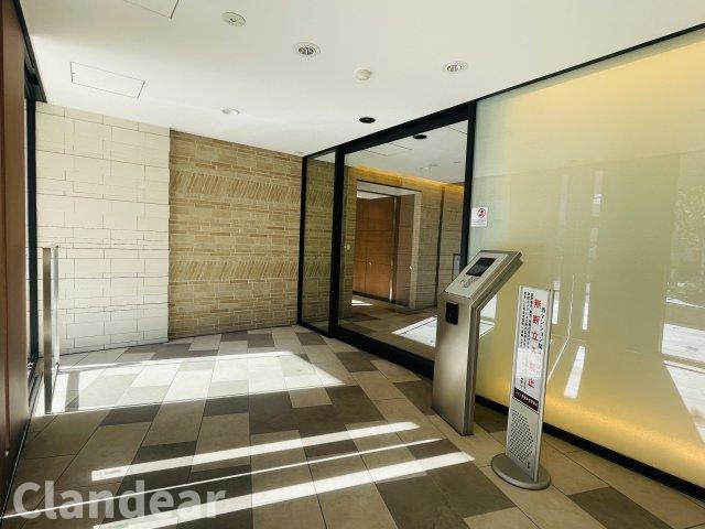 メイツ東綾瀬のロビー|ドキドキの新生活も、安心してスタート。ぴったりの住まいを見つけませんか？クランディアが一緒に住まい選びをサポートします‼　まずは、お気軽にお問合せください　＃クランディア