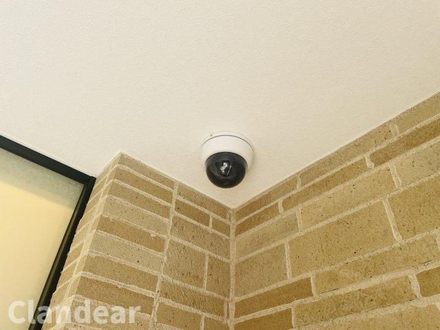 メイツ東綾瀬の防犯設備|防犯カメラ設置で、お子さまのいるご家庭にも心強い環境。家族の安全を見守る、やさしい設備が整っています