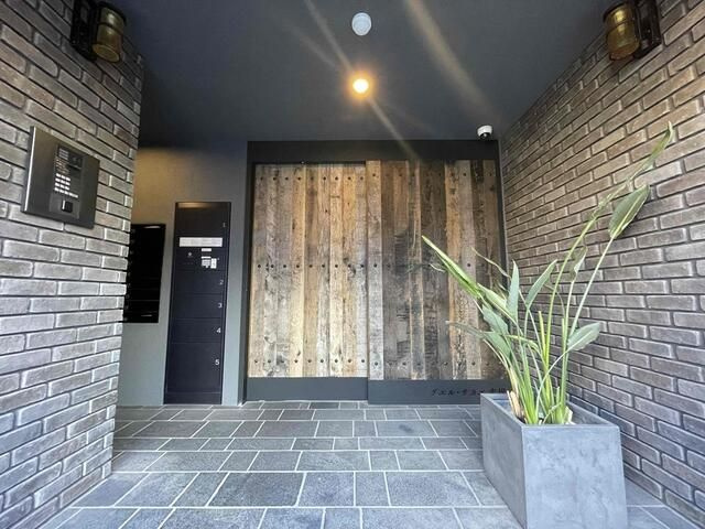 グエル・サカエ赤堤のエントランス