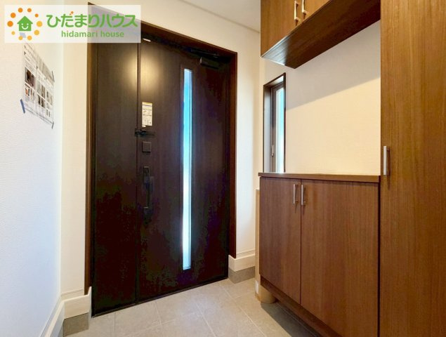 いわき市平幕ノ内　新築戸建　17号棟の玄関|玄関がひろいので親子で並んで仲良く靴が履けますね(^^)/