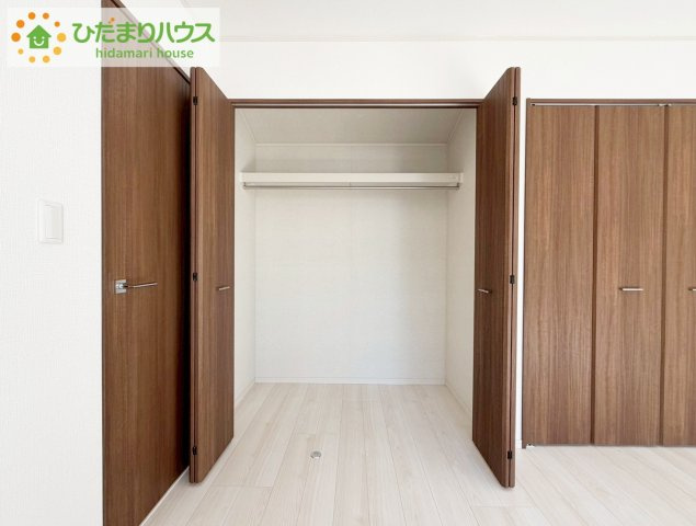 いわき市平幕ノ内　新築戸建　17号棟の収納|小物類から掃除機やシーズンオフの暖房器具といった大きいものまで1か所に収納できる、機能的な大容量クローゼット付き(^^♪光の影響を受けにくいので、物の保存に最適♪