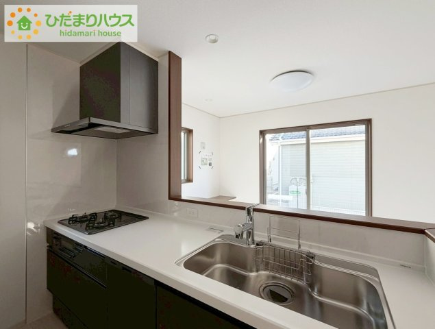 いわき市平幕ノ内　新築戸建　17号棟のキッチン|カウンターは少し高くなってますので、手元が隠れて来客からは見えにくくなってます♪