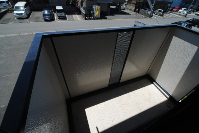 マーサ・ジュネスのバルコニー|お洗濯にも便利なバルコニー付き