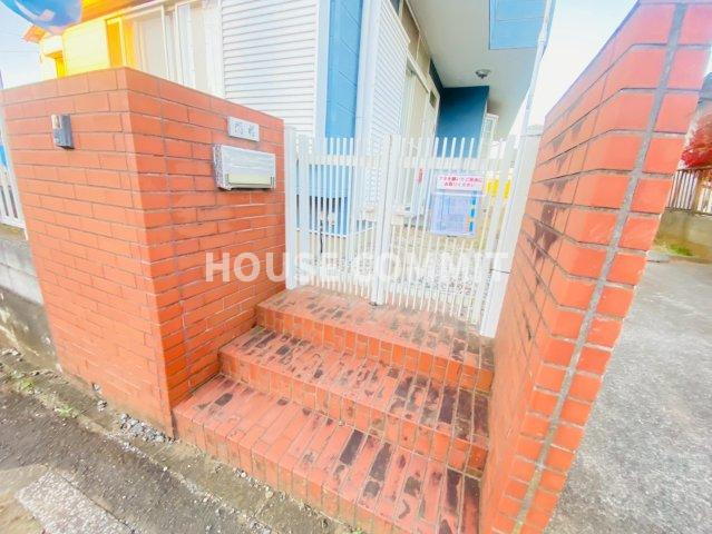 七栄　中古戸建のエントランス