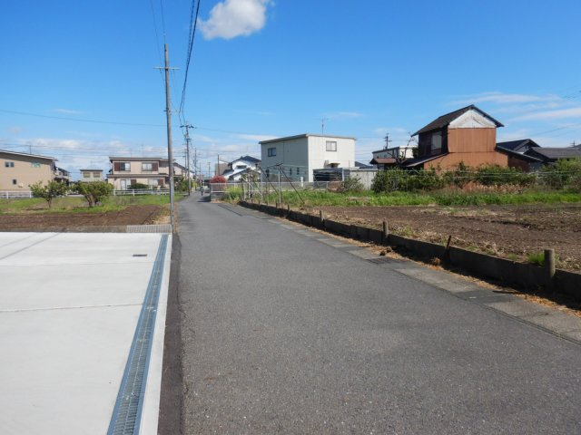 土地　竹鼻町狐穴の前面道路含む現地写真