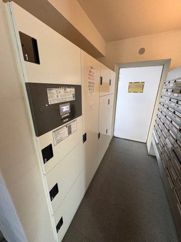 ライジングプレイス西新井のエントランス