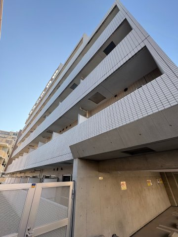 ライジングプレイス西新井の外観