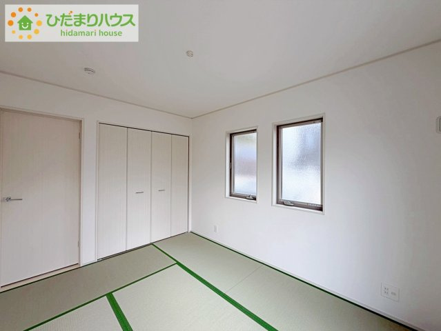 いわき市内郷内町　新築戸建　2号棟の和室|扉を閉じれば来客用のお部屋として。開いて広い空間を作れば、お子様の遊び部屋として使えます！