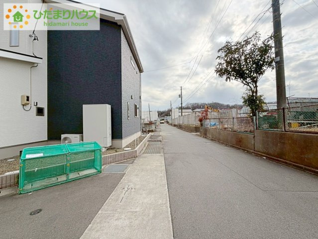 いわき市内郷内町　新築戸建　2号棟の居間・リビング|病院やコンビニ・薬局が近く、お買い物にも便利な住環境は、長く快適に暮らせます(^^)/