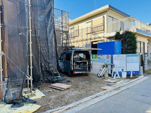 八王子市　泉町　新築一戸建て　３期の駐車場|～並列2台駐車可能カースペース～