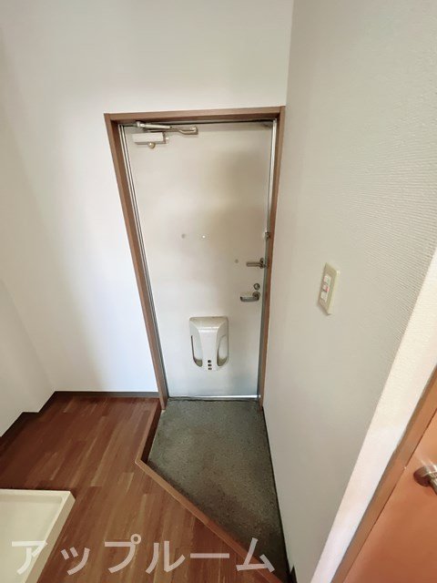 サン小牧の玄関