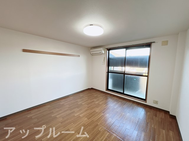 サン小牧の居間・リビング