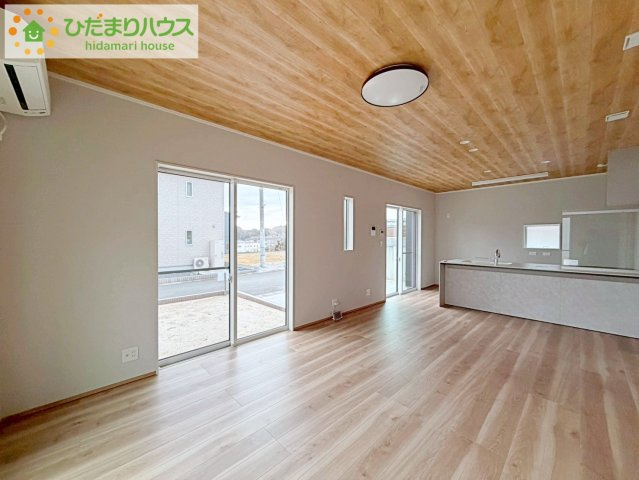 いわき市久之浜町エコタウン館の山（3-15）　新築戸建の居間・リビング|お子様が元気に遊べる広々としたリビングです。