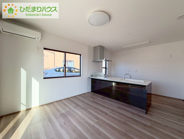 いわき市久之浜町エコタウン館の山（2-6）　新築戸建のキッチン|お子様が元気に遊べる広々としたリビングです。