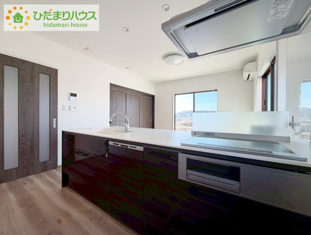 いわき市久之浜町エコタウン館の山（2-6）　新築未入居のキッチン|家族と会話しながら料理できるオープンカウンター♪