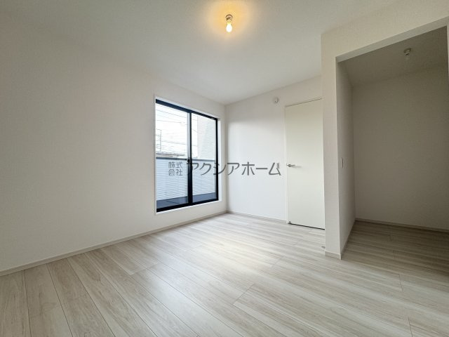 所沢市青葉台・全2棟　新築一戸建　2号棟　～LDK17.5帖～の洋室|洋室8帖