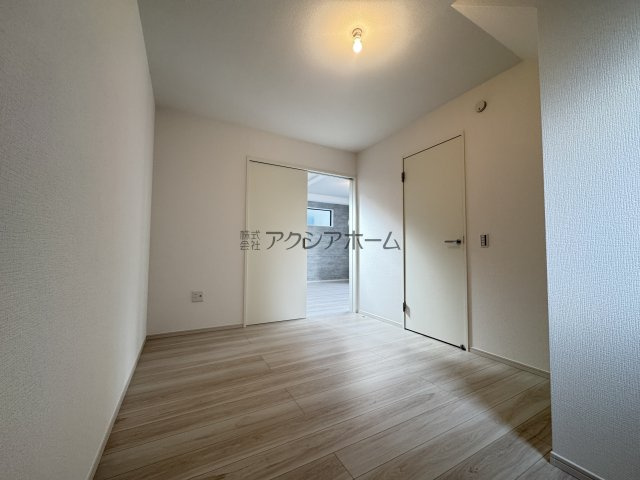 所沢市青葉台・全2棟　新築一戸建　2号棟　～LDK17.5帖～の洋室|1階洋室5.5帖