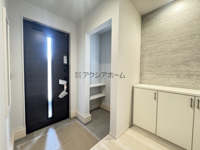 所沢市青葉台・全2棟　新築一戸建　2号棟　～LDK17.5帖～の玄関