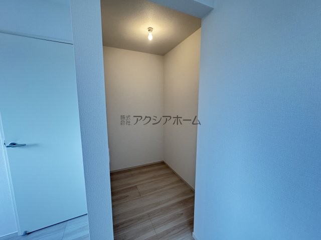 所沢市青葉台・全2棟　新築一戸建　2号棟　～LDK17.5帖～の収納|洋室8帖WIC