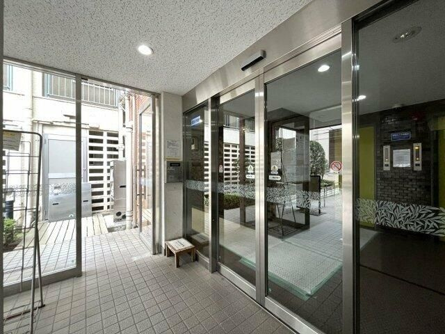 三田第二コーポラスのエントランス