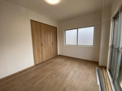 【洋室】 | 八代マンション | 明るい洋室です