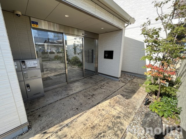 メゾンエイトのエントランス