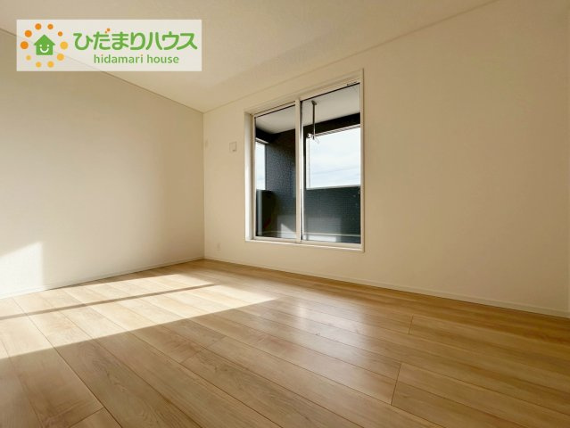郡山市御前南第７　2号棟　新築戸建の洋室|バルコニーに面していて、たっぷり光りの入る明るい主寝室です！