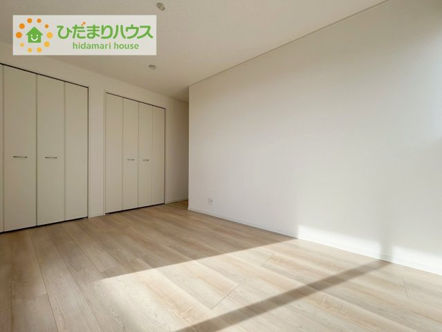 郡山市御前南第７　2号棟　新築戸建の洋室|広めの主寝室は、ベッドの他にもパソコンデスクやドレッサーなども置けちゃいます(*^-^*)