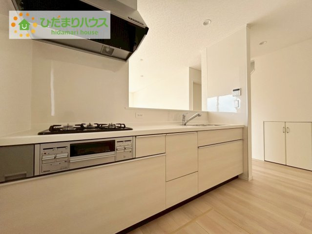 郡山市御前南第７　2号棟　新築戸建のキッチン|3口コンロでお料理する時間も短くなりそうですね(*‘∀‘)
