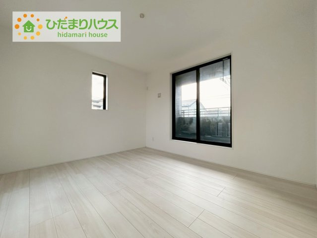 郡山市菜根三丁目の洋室|バルコニーに面していて、たっぷり光りの入る明るい主寝室です！