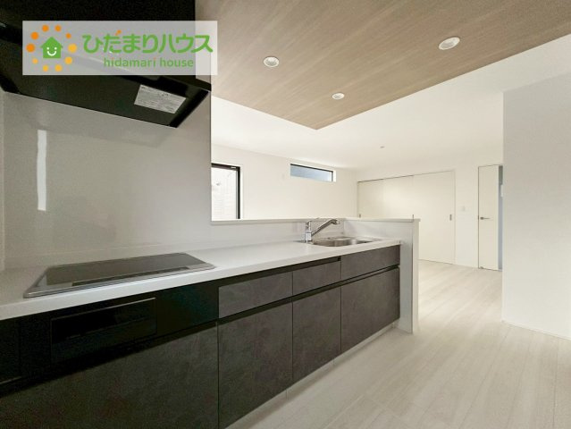 郡山市菜根三丁目のキッチン|リビングを見渡せるキッチンはお子様を見ながらでも料理が出来て安心ですね☆