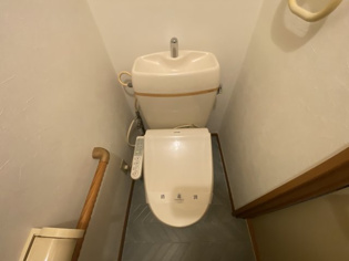 尼崎次屋貸家のトイレ