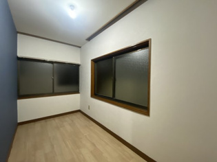 尼崎次屋貸家の寝室