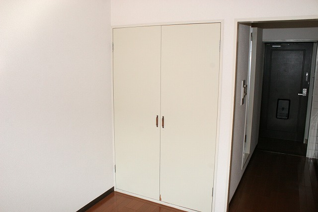 エクセレント河の洋室|ゆったりした洋室です