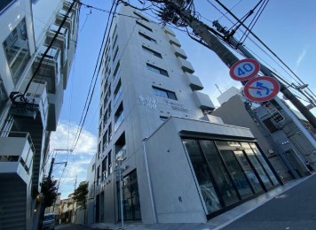 【外観】 | V-music中野 | 鉄筋コンクリート造のがっちりとした建物。