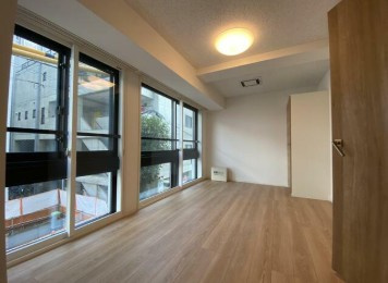 【居間・リビング】 | V-music中野 | 10.0帖のきれいな洋室。