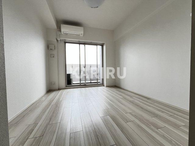 アドバンス大阪バレンシアの居間・リビング