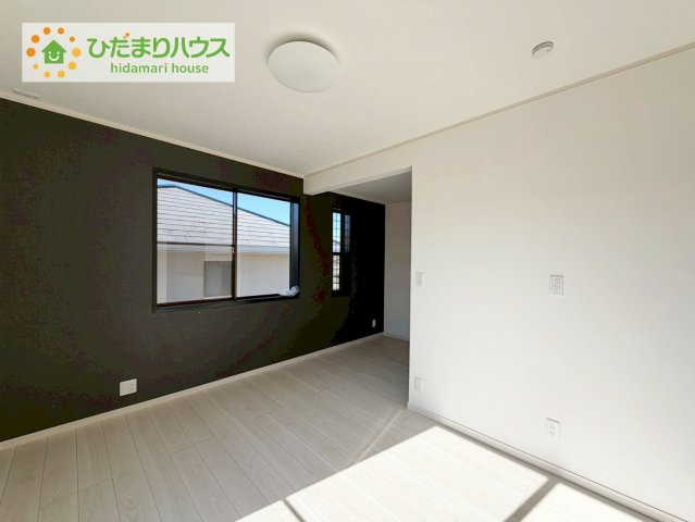 いわき市郷ケ丘3丁目　中古戸建の洋室|広めの主寝室は、ベッドの他にもパソコンデスクやドレッサーなども置けちゃいます(*^-^*)