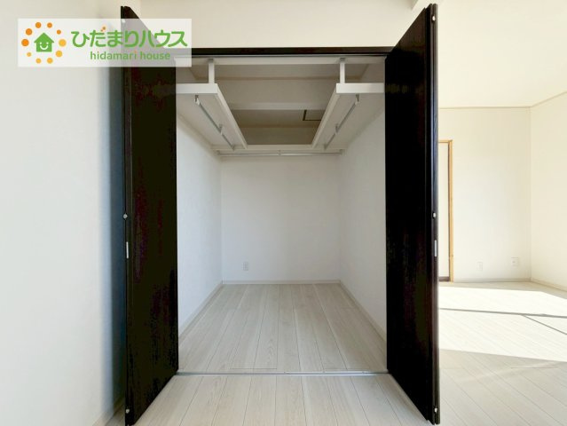 いわき市郷ケ丘3丁目　中古戸建の収納|小物類から掃除機やシーズンオフの暖房器具といった大きいものまで1か所に収納できる、機能的な大容量クローゼット付き(^^♪光の影響を受けにくいので、物の保存に最適♪