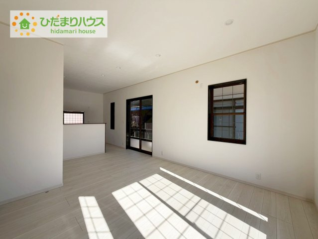 いわき市郷ケ丘3丁目　中古戸建の居間・リビング|お子様が元気に遊べる広々としたリビングです。