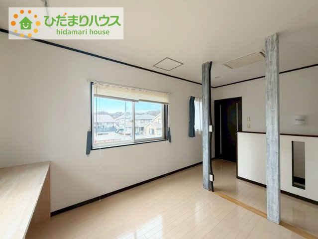 いわき市鹿島町米田字塙　中古戸建　の洋室|机にベットを置けば子供部屋の完成です！