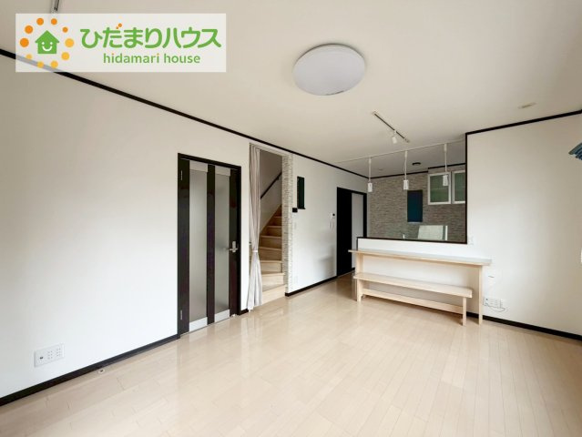 いわき市鹿島町米田字塙　中古戸建　の居間・リビング|お子様が元気に遊べる広々としたリビングです。