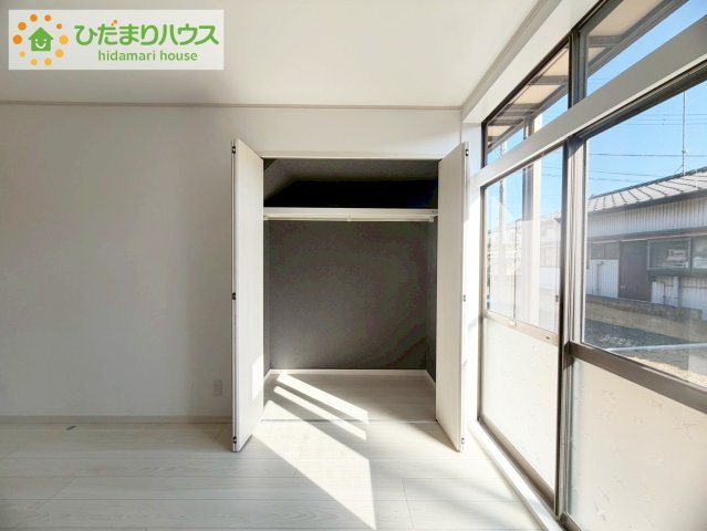いわき市泉町滝尻字加賀前　中古戸建　の収納|リビングに隣接した洋室は収納もしっかりと確保されています！