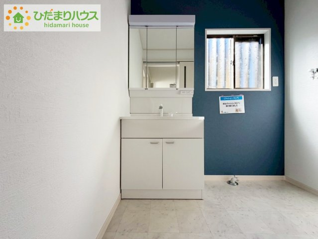 いわき市泉町滝尻字加賀前　中古戸建　の独立洗面台|ワイドな独立洗面台には、ちょっとしたスキンケア用品などを置くのにも便利ですね(^^)/