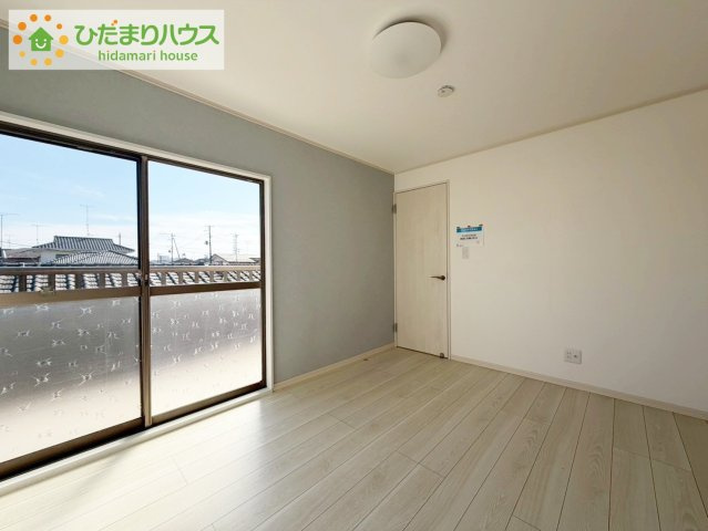 いわき市泉町滝尻字加賀前　中古戸建　の寝室|ベッドを置いても余裕の広さがあります。パソコンや趣味のスペースなどインテリアを考えるのも楽しみですね！